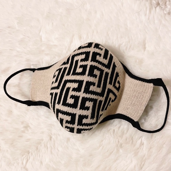 Authentic Balmain Cream & Black Knit Stretchy Greek Key Winter Face Mask - Picture 5 of 8